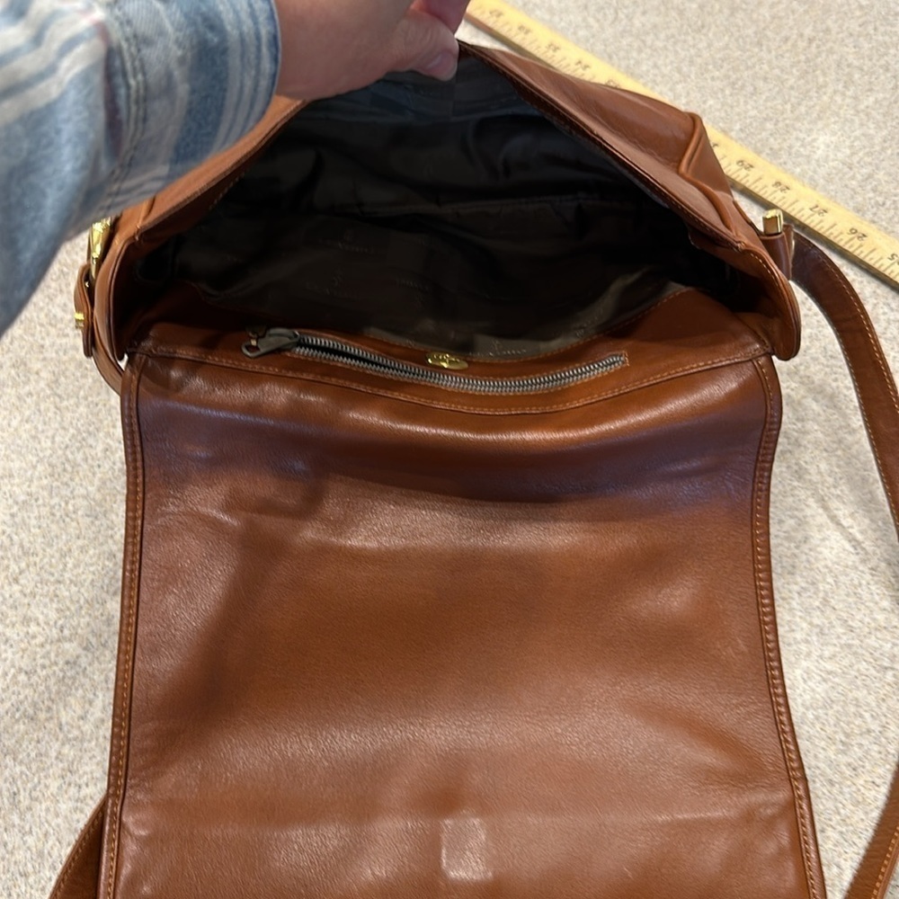 Lladro caramel brown  crossbody pirse w/ adjustable strap gold hardware EUC - Picture 11 of 11